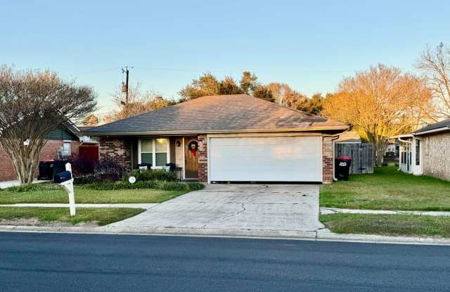 Nice 3 Bedroom, 2 Bath Home Available! Convenient Location! photos photos