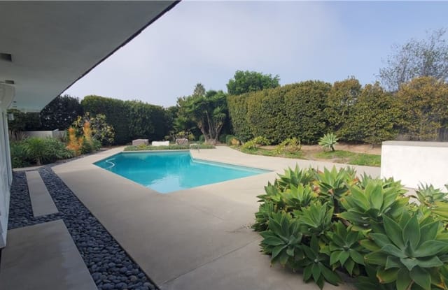339 Cameo Shores Road - 339 Cameo Shores Road, Newport Beach, CA 92625