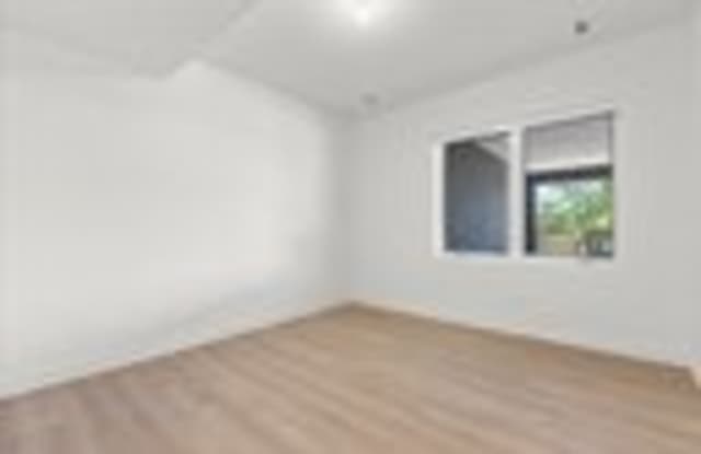 1801 West Grand Avenue Gallery 3