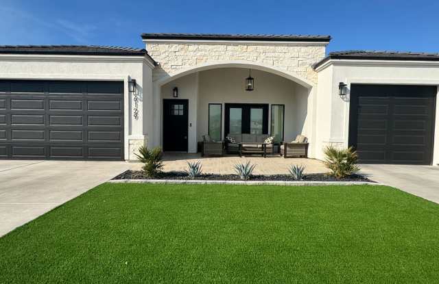 Custom Build Luxury Furnished Lakeview 3 Bedroom in Prestigious Los Lagos! Lakes, Golf, Tennis, Pickle Ball ! - 6129 Lago Grande Drive, Fort Mohave, AZ 86426