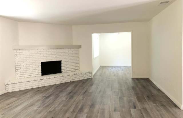 30077 Lilac Rd Gallery 3