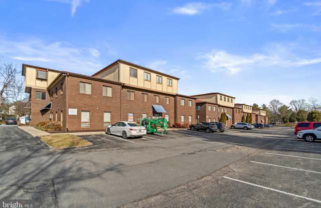 3217-A CORPORATE Court unit: 9 photos photos