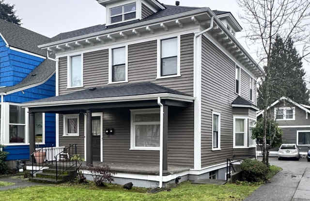 2 Bedroom 1 Bath Duplex Upper Unit in Tacoma! photos photos