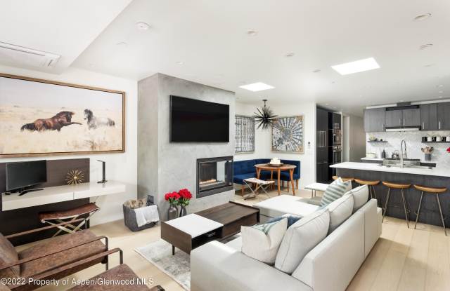 450 S Original Street unit: 8 photos photos