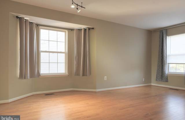 22931 WHITEHALL TERRACE Gallery 3