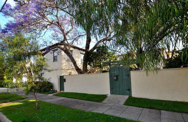 1.Bd/1 Ba in a duplex, in the heart of Coronado. photos photos