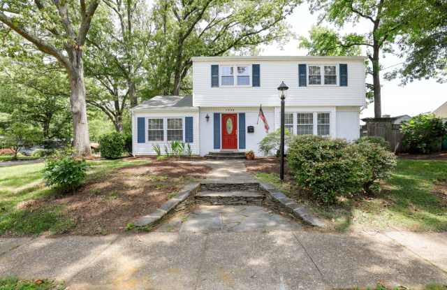 3BR - Eastport Colonial Home - Well Maintained with Fenced in Backyard!! Available in August - 1220 Sterling Drive, Annapolis, MD 21403