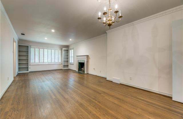 5923 Del Roy Drive Gallery 3