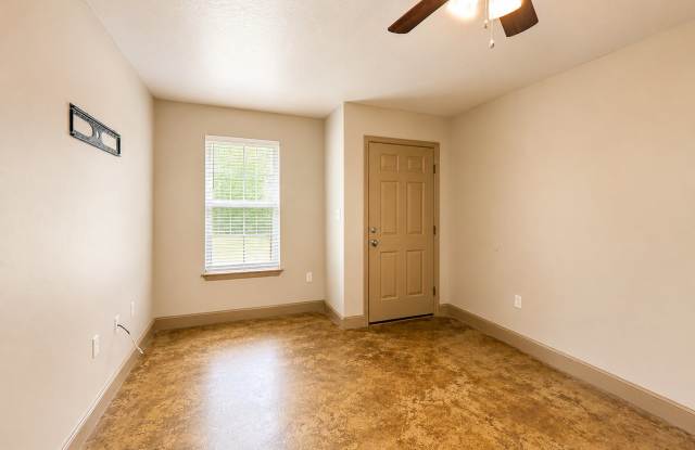 10 Nwr Ln Apt D Gallery 2