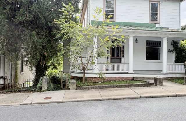 908 West Beverley Street - 1 Gallery 1