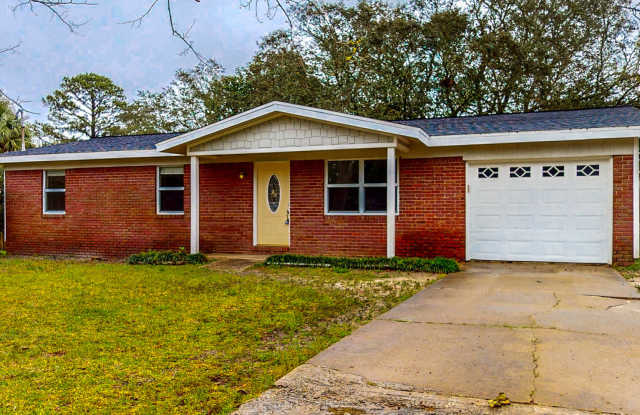 3/2 with Den and extra long single car garage, huge fenced back yard photos photos