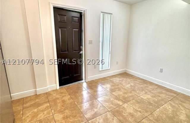 1968 NW 4th Ct Gallery 3
