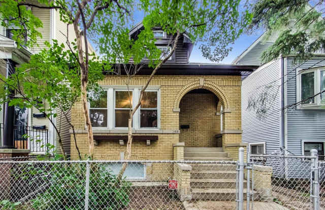 1521 W Nelson Street photos photos