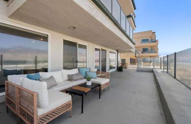 Beach Front Condo Gallery 4