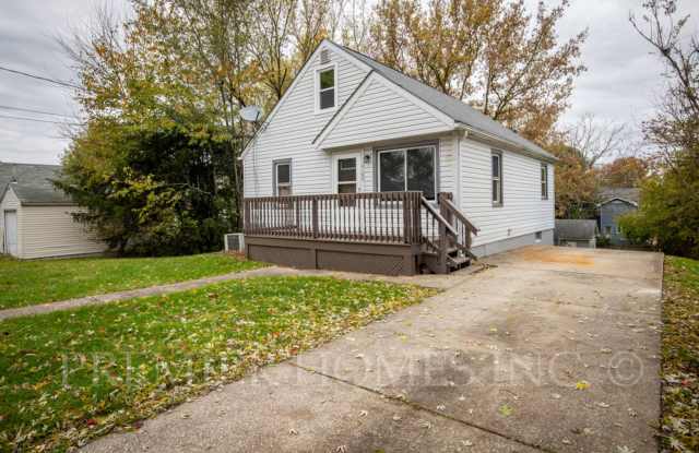 Charming 3-Bedroom Home with Walkout Basement – Available Now! - 2102 Gross Avenue Northeast, Canton, OH 44714