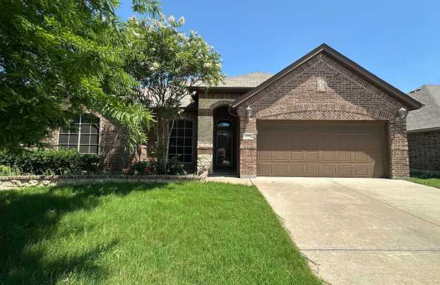 Warm  Welcoming Home in Forth Worth! - 1121 Little John Drive, Saginaw, TX 76179