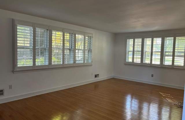 1129 W WYNNEWOOD ROAD Gallery 3