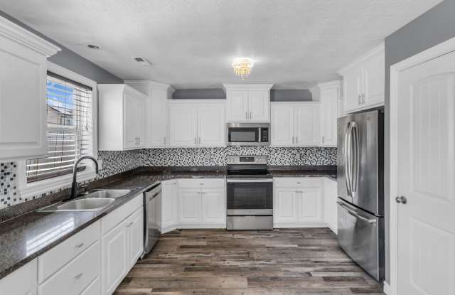 3 Bed Home with Open Layout & High Ceilings Gallery 4