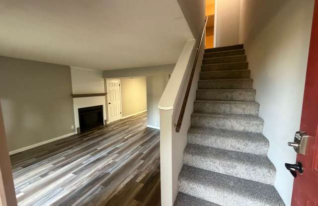 2BR/1.5BA unit - close to Amenities - Beulah, Warner, Rock Bridge schools Gallery 3