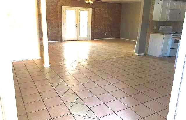 4815 W. Earll Dr. Gallery 3