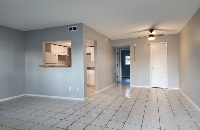 ** HALF OFF 1ST MONTH'S RENT WITH 13 MONTH LEASE ** photos photos