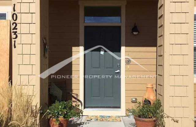 Cozy Townhome with Central AC and Washer/Dryer photos photos