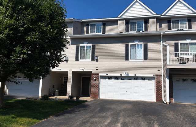 Spacious 2 bedroom townhome available 9/10!! photos photos Spacious 2 bedroom townhome available 9/10!! photos photos