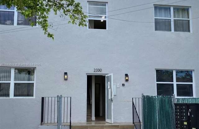 2330 NW 9 St photos photos