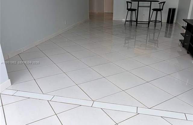 301 NE 14th Ave photos photos