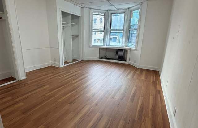 78 Maple Street Gallery 4
