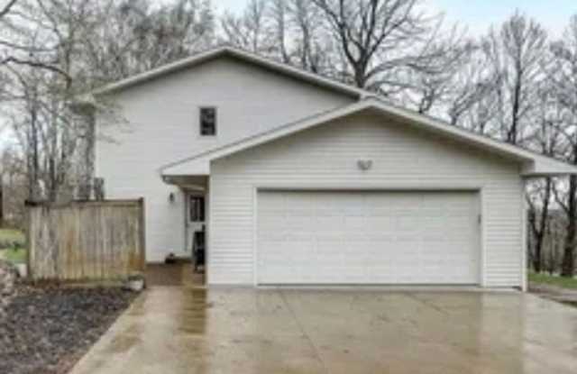 Spacious 4BR House in Prior Lake Gallery 3