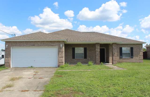 Spacious 3/2 Home in Sunny Hills w/ 2-Car Garage Gallery 1