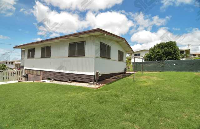 Spacious 3BR/1.5BA Home in Pearl City – Ample Parking! Gallery 4