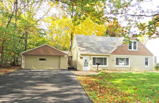 3 Bed - 1.5 Bath Bungalow for Rent in Eastlake | Enchanting! photos photos
