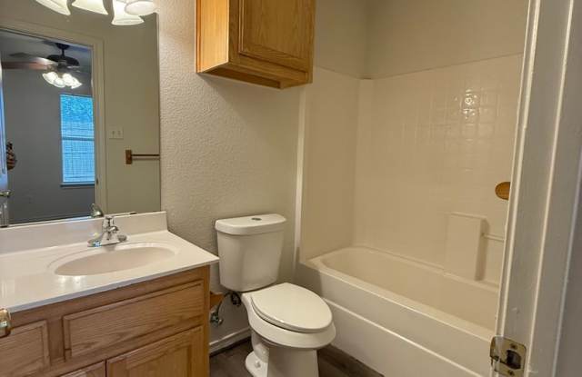 NEWLY Renovated - 3/2 - FENCED YARD - LAWN CARE Included!! Gallery 4