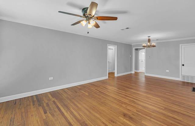 Newly Updated 2BD 1BA Duplex Home - Available Now! Gallery 3