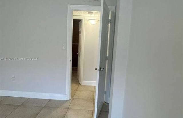 6960 Miami Gardens Dr photos photos