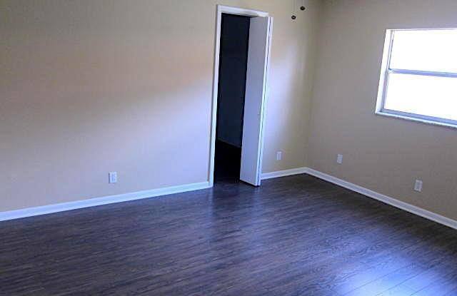 3958 Harwood Street Gallery 4