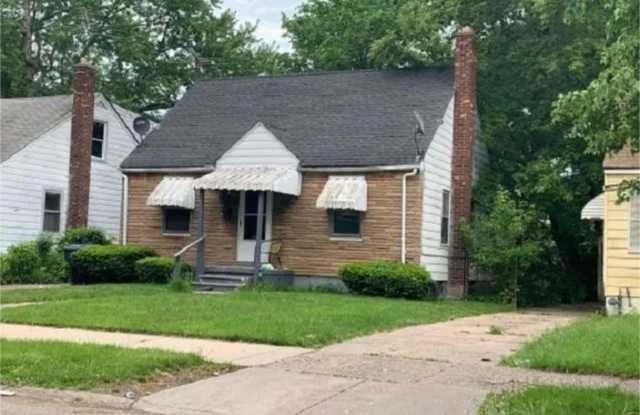 Nice, clean 3-bedroom home on the East Side. Freshly painted, fenced backyard — quiet block, and Section 8 welcome! photos photos