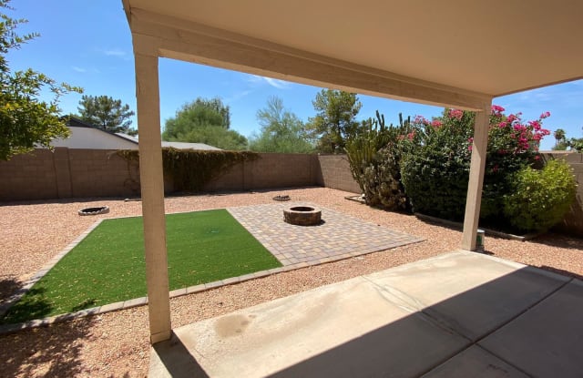 90 S PINEVIEW Place - 90 South Pineview Place, Chandler, AZ 85226