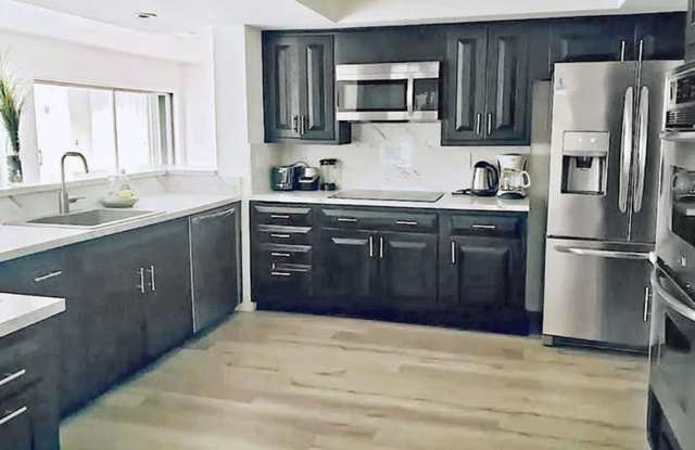 1919 Sunrise Key Boulevard, Fort Lauderdale, FL 33304 - 3817 Gallery 1