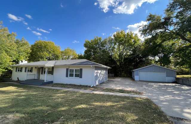 4 Bed 3 Bath Large lot by Milford lake. Almost like Country Living photos photos
