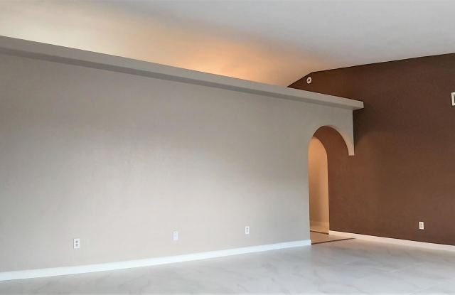 962 N SAFFRON -- Gallery 4