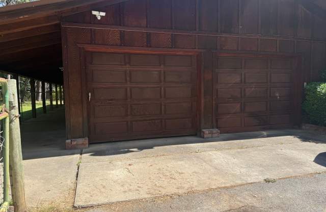 3BED2BATH - LARGE KITCHEN,2 CAR GARAGE, LARGE YARD, WASHER/DRYER HOOKUPS Gallery 1