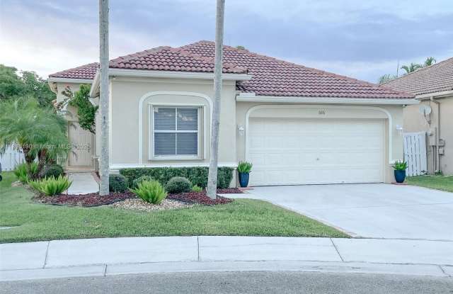 686 Maplewood Ct photos photos