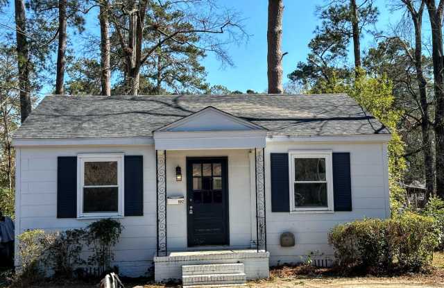 AFFORDABLE 2BEDROOM 1 BATH W/ SPACIOUS FENCED BACKYARD AND HARDWOOD FLOORS photos photos