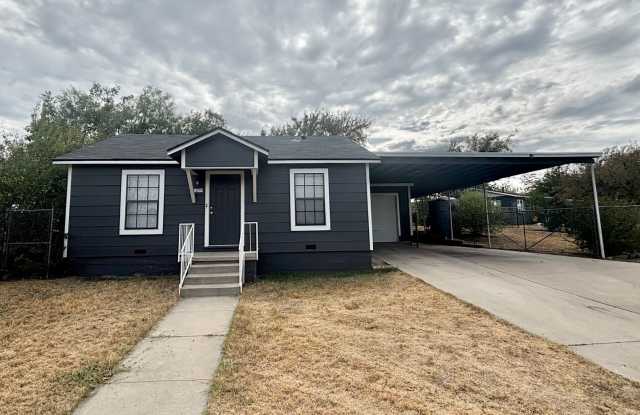 COMING SOON! - 2 Bedroom Home in Angelo Heights! Gallery 3