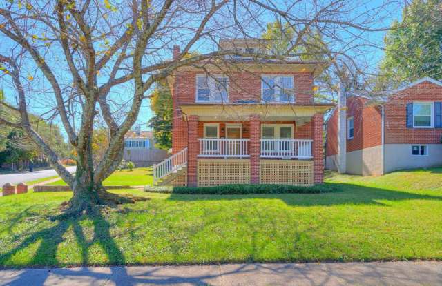 Grandin Court Foursquare convenient to SW City  SW Co! photos photos