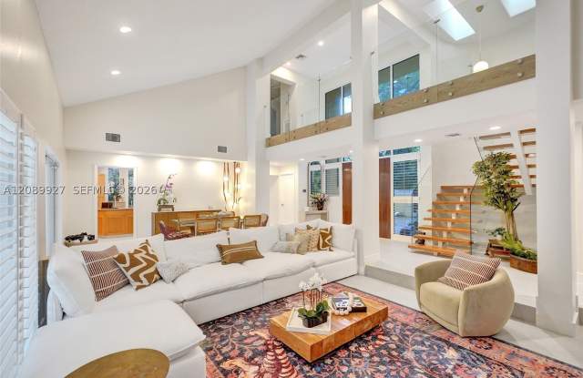 2360 Tigertail Ave Gallery 1