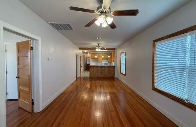 Updated 1926 Craftsman Style 3/1 / Cute Front Porch / No Capet / NBISD Gallery 3